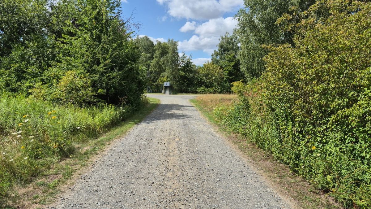 Großer Parkplatz vor dem Vereinsgelände des SGV Langelsheim